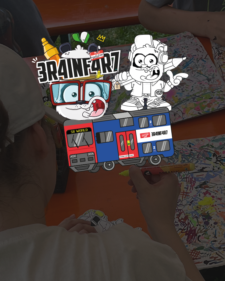 Brainfart x StickerApp-stickerillustratie met cartoonfiguren op een trein van S8 World, over een foto van een tekenworkshop op het festival